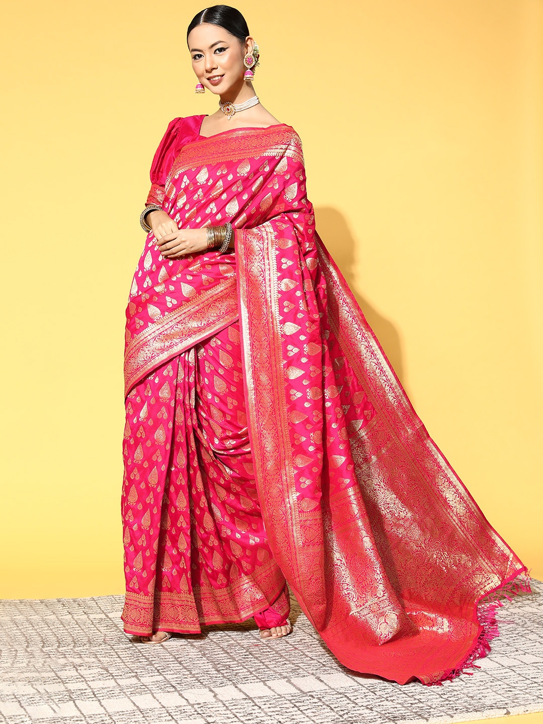 

Saree mall Ethnic Motifs Saree With Woven Design Border, Pink