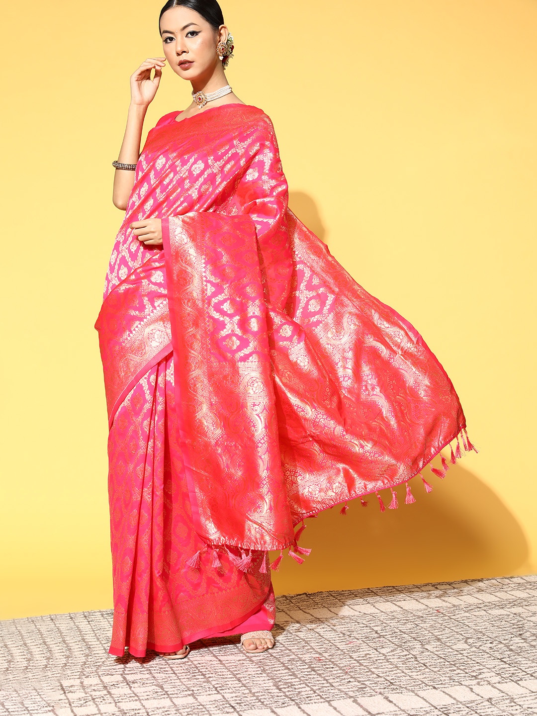 

Saree mall Ethnic Motifs Saree With Woven Design Border, Pink