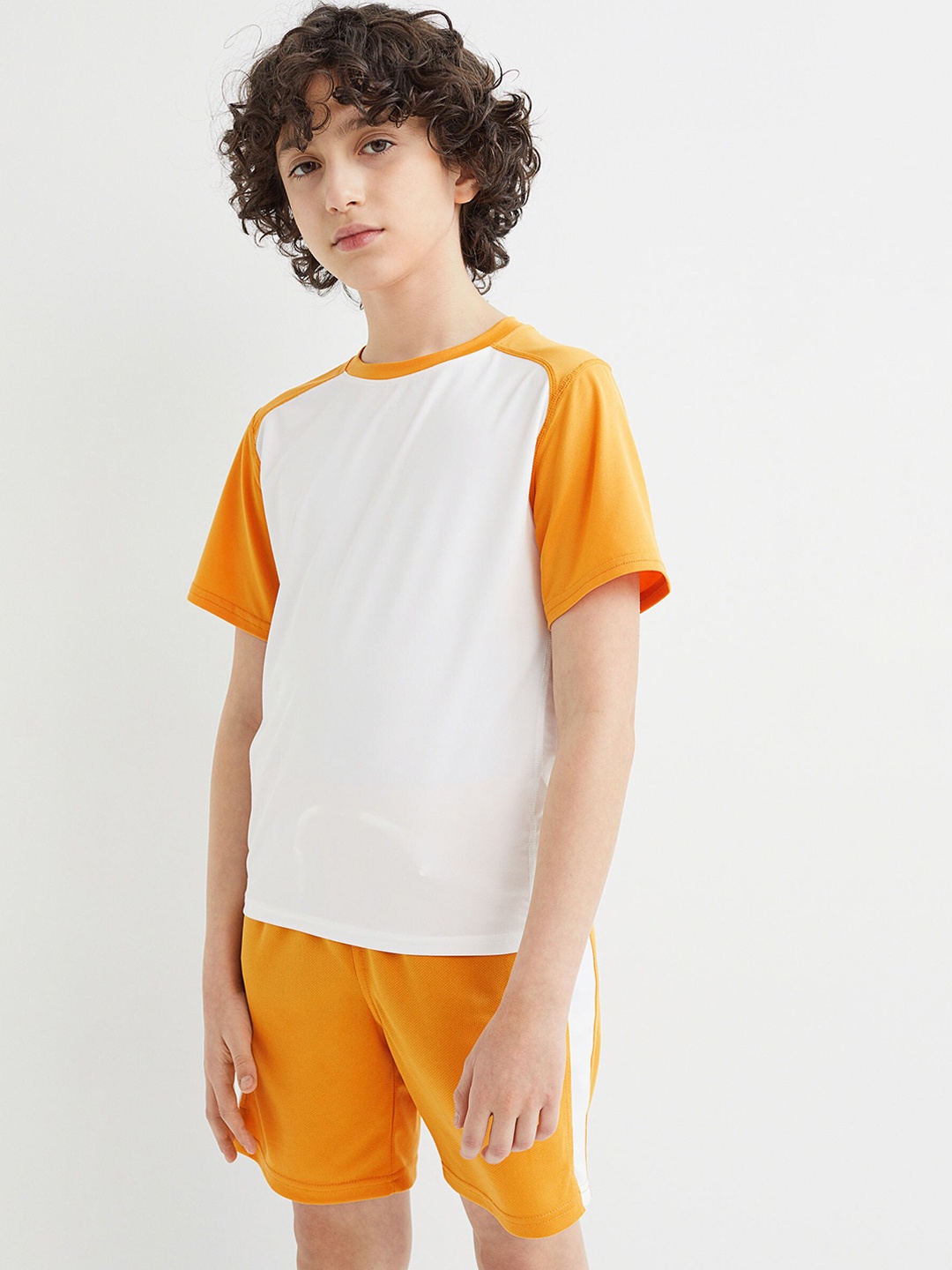 

H&M Boys 2 Piece Yellow Sports Set