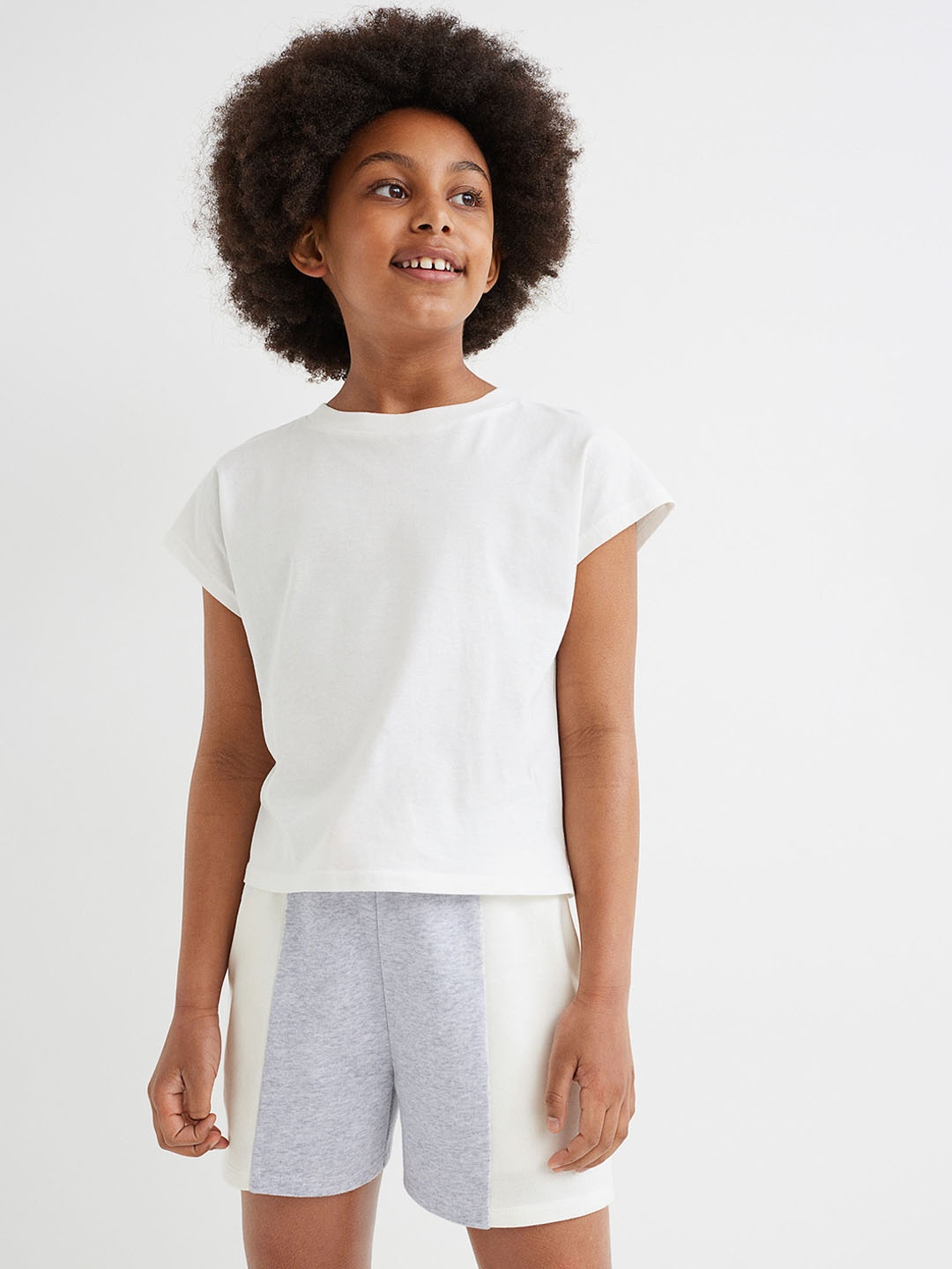 

H&M Girls White & Grey Colourblocked Sweatshorts