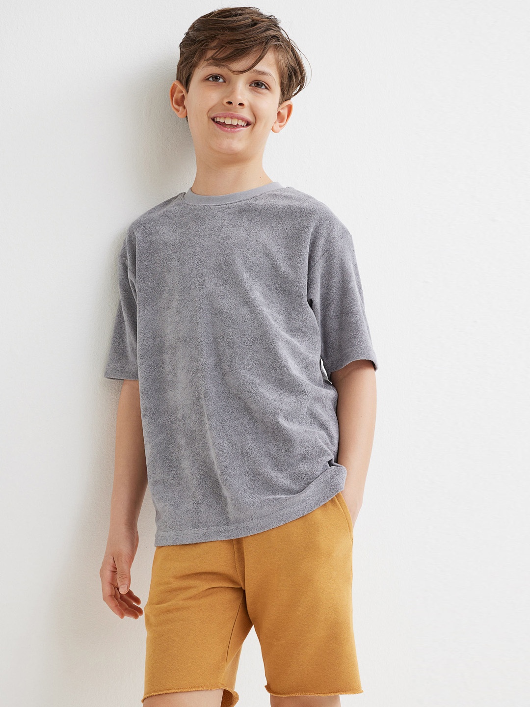 

H&M Boys Beige Sweatshirt Shorts