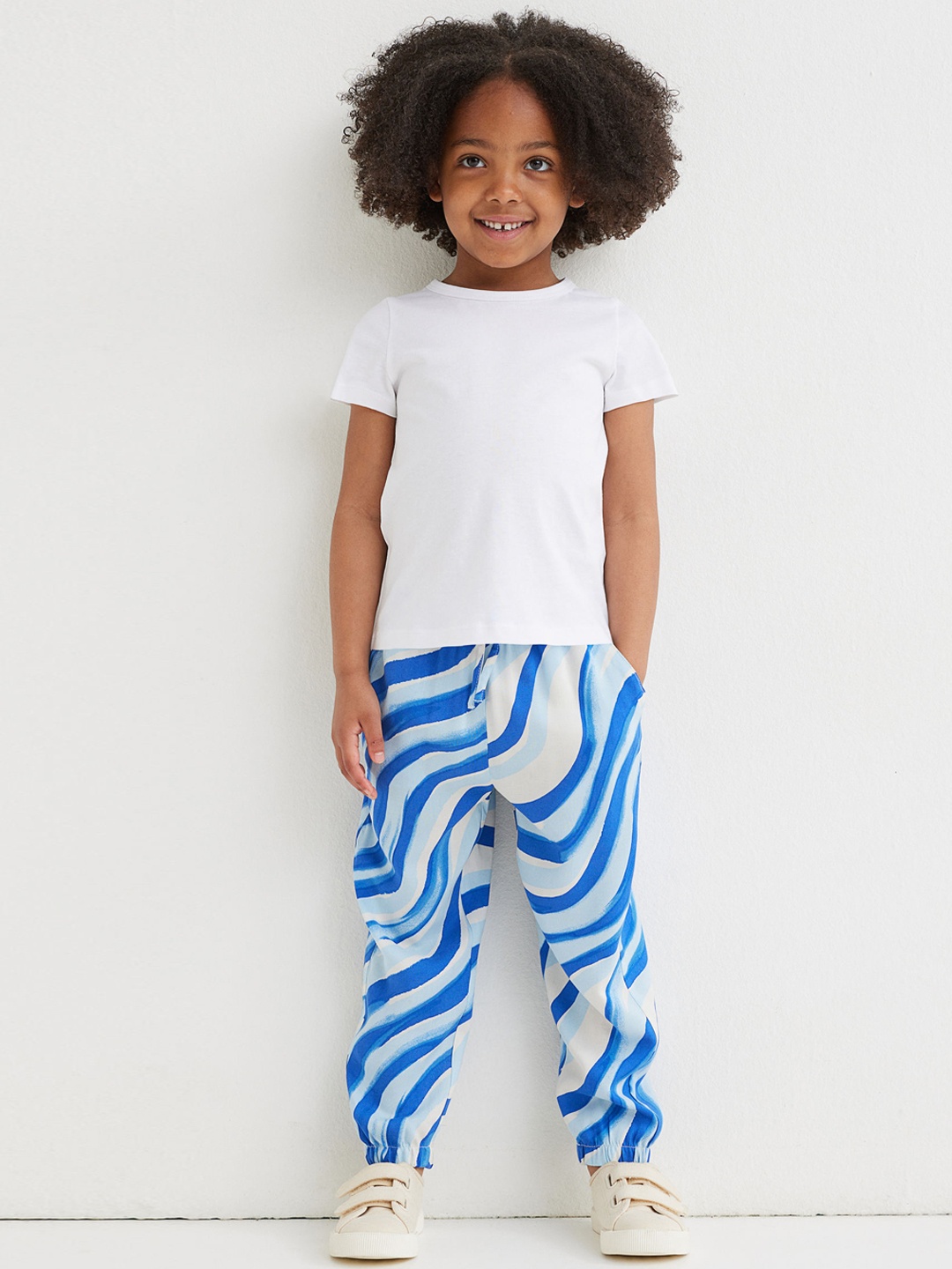 

H&M Girls Blue Printed Woven Joggers