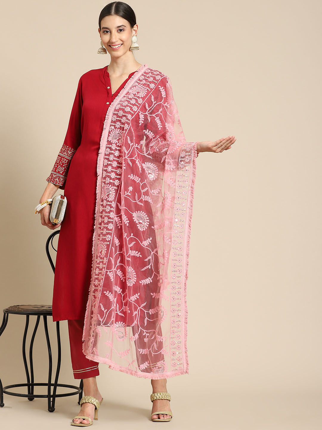 

Saadgi Rose & Gold-Toned Ethnic Motifs Embroidered Dupatta with Chikankari