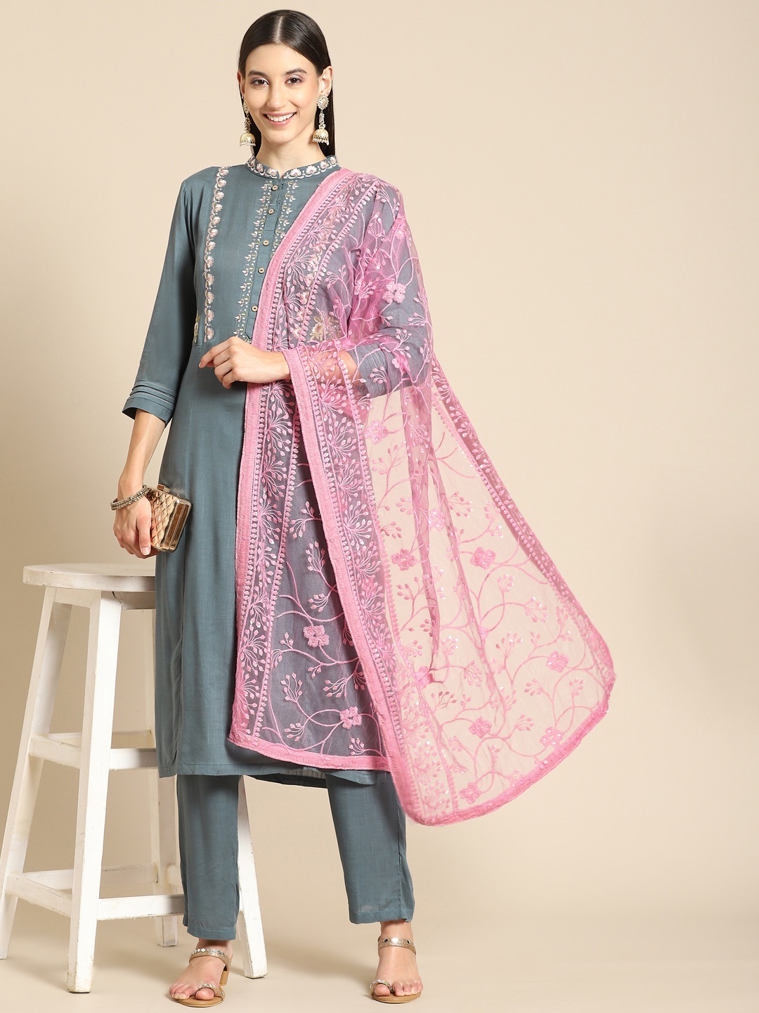 

Saadgi Pink & Gold-Toned Ethnic Motifs Embroidered Dupatta with Chikankari