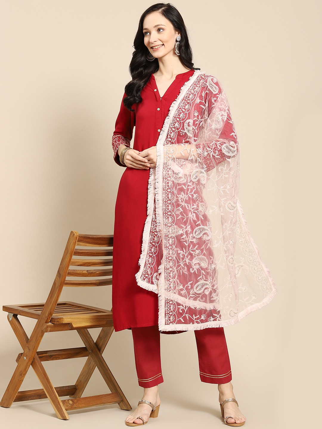 

Saadgi Pink & Gold-Toned Ethnic Motifs Embroidered Dupatta with Chikankari