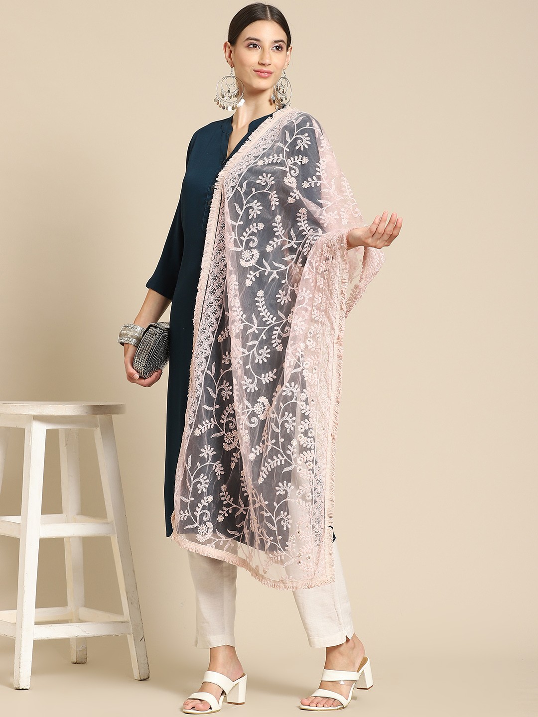 

Saadgi Pink & Gold-Toned Embroidered Dupatta with Chikankari