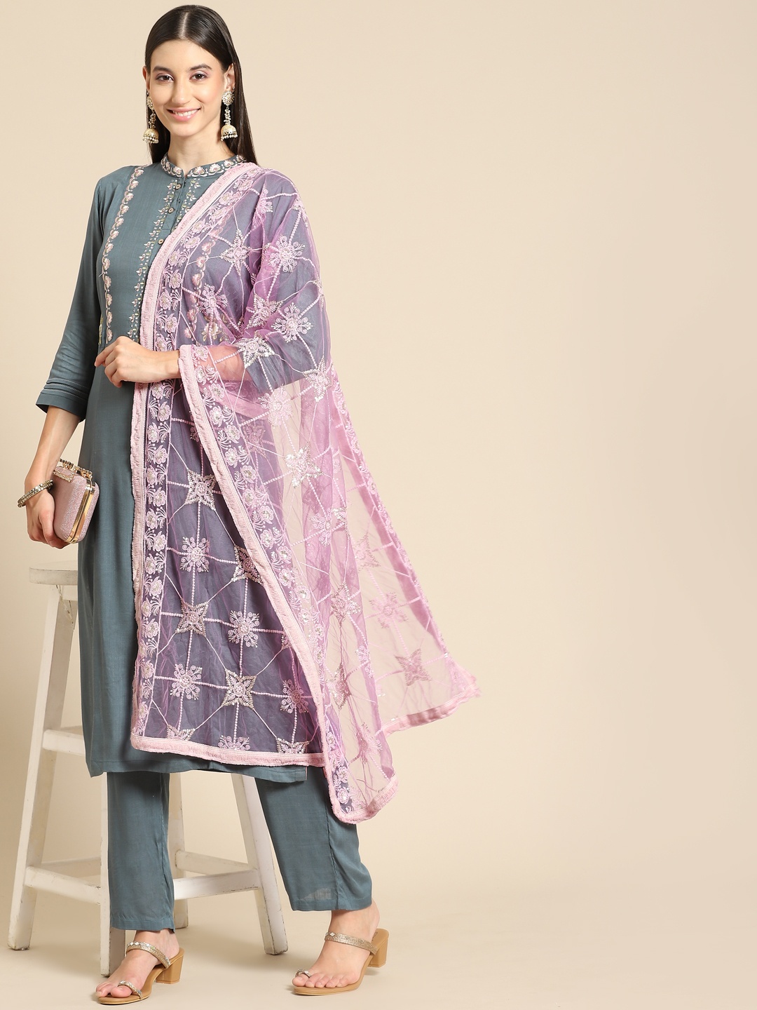 

Saadgi Mauve & Gold-Toned Ethnic Motifs Embroidered Dupatta with Chikankari