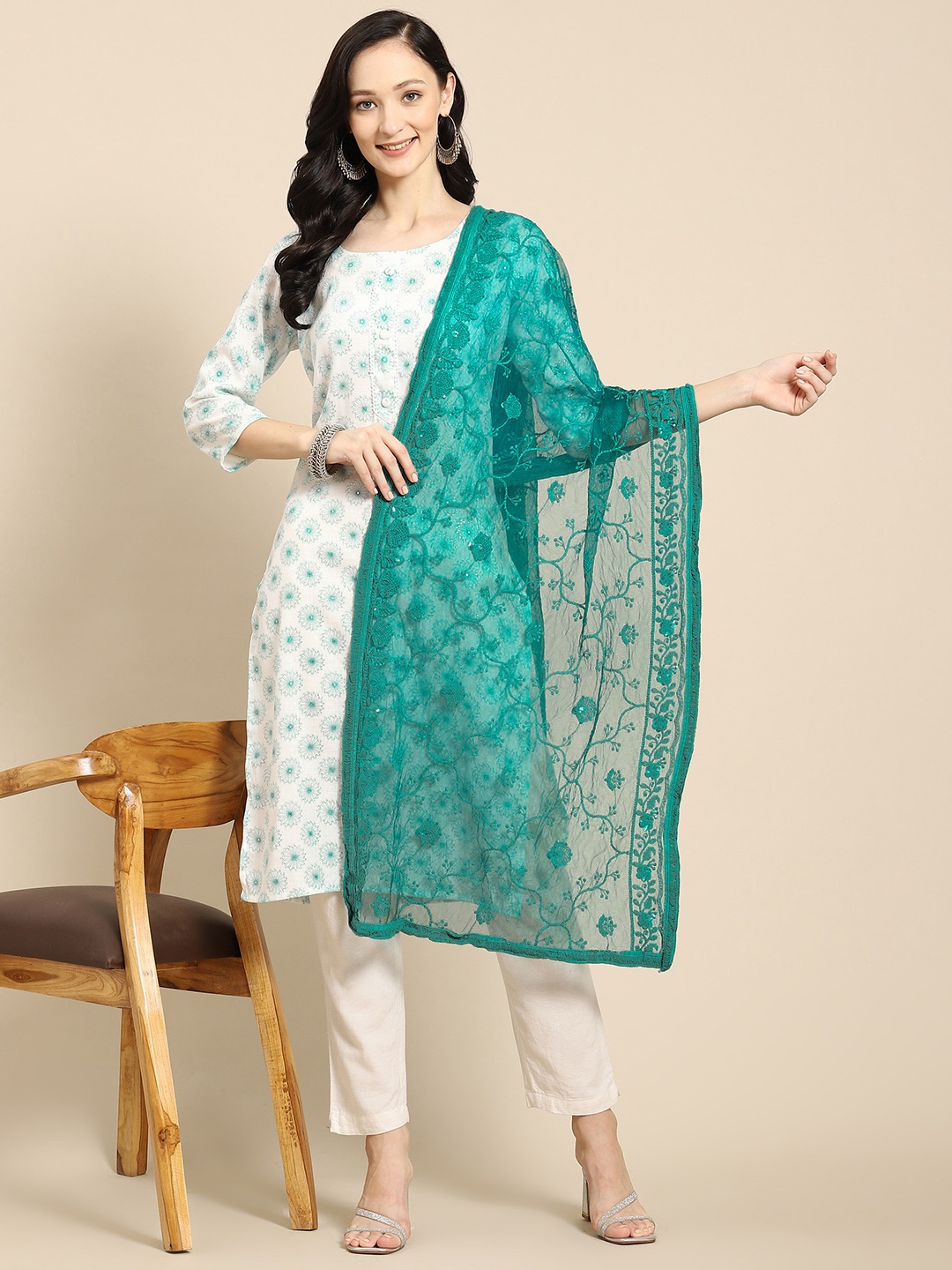 

Saadgi Green & Gold-Toned Ethnic Motifs Embroidered Dupatta with Chikankari