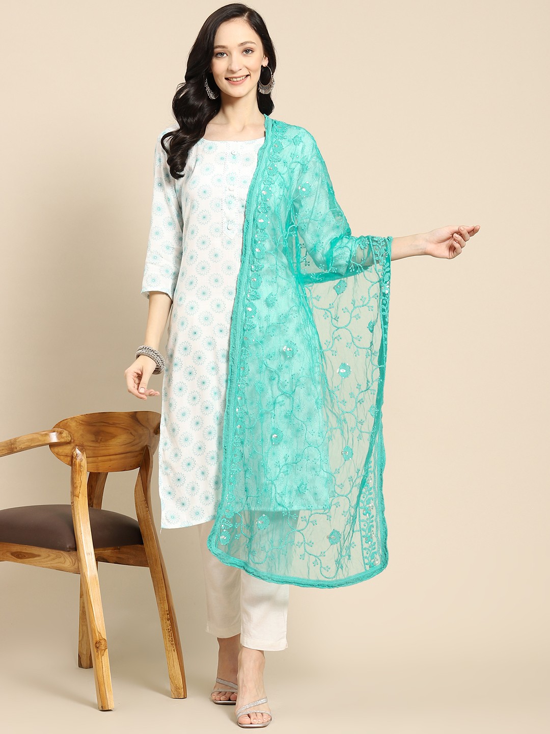 

Saadgi Green & Gold-Toned Ethnic Motifs Embroidered Dupatta with Chikankari