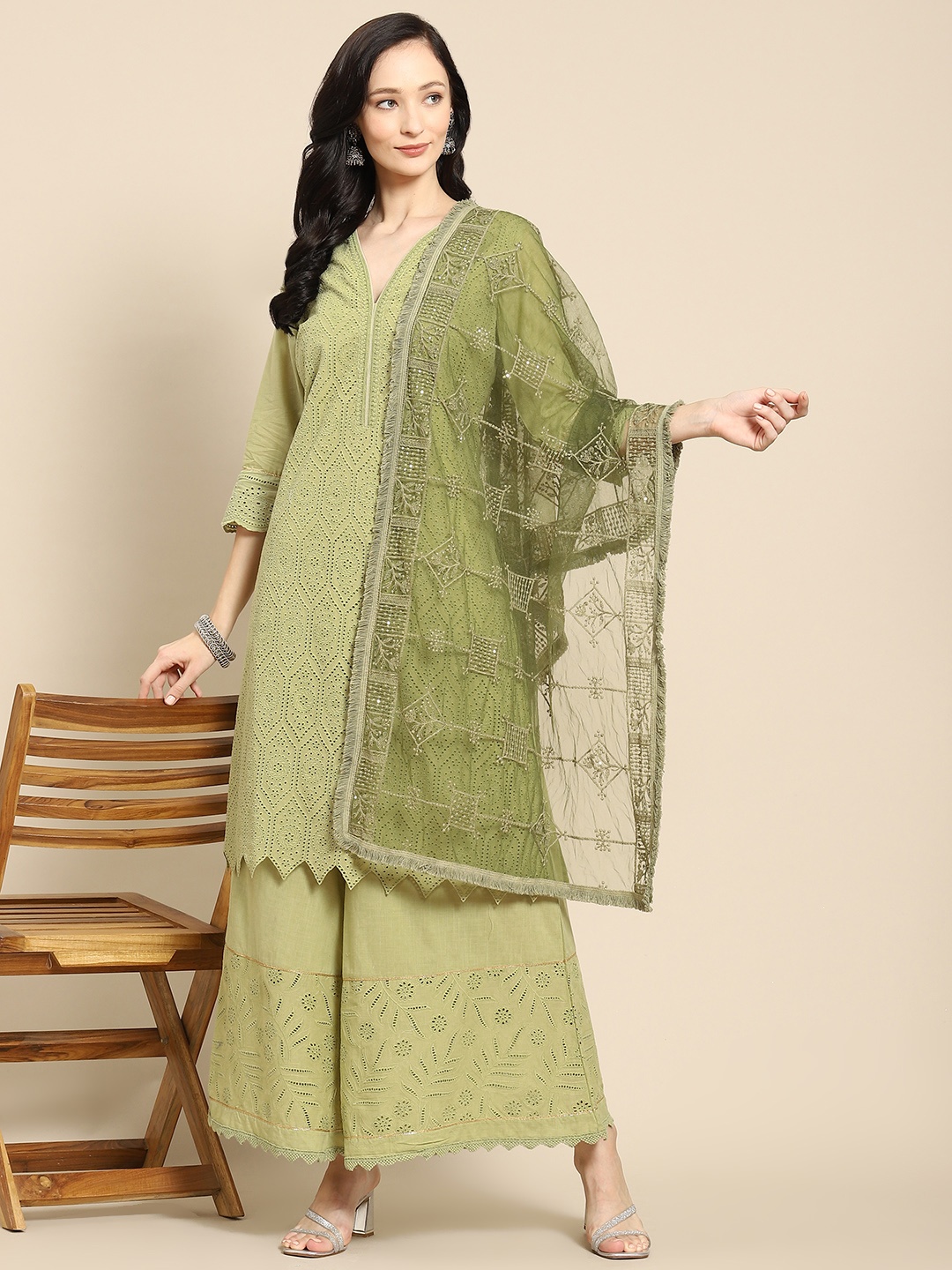 

Saadgi Green & Golden Ethnic Motifs Embroidered Dupatta with Chikankari
