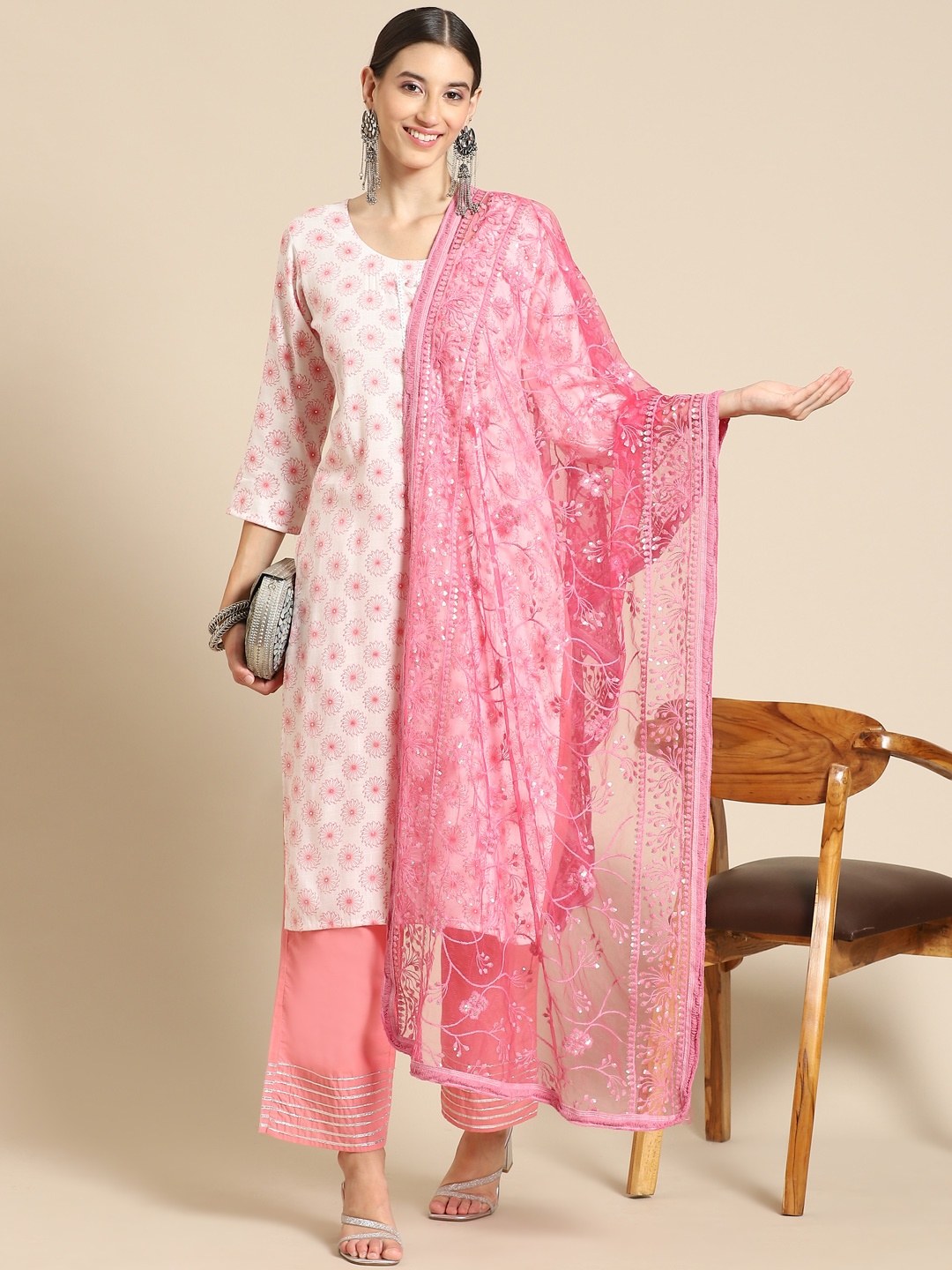 

Saadgi Pink & Gold-Toned Embroidered Dupatta with Chikankari