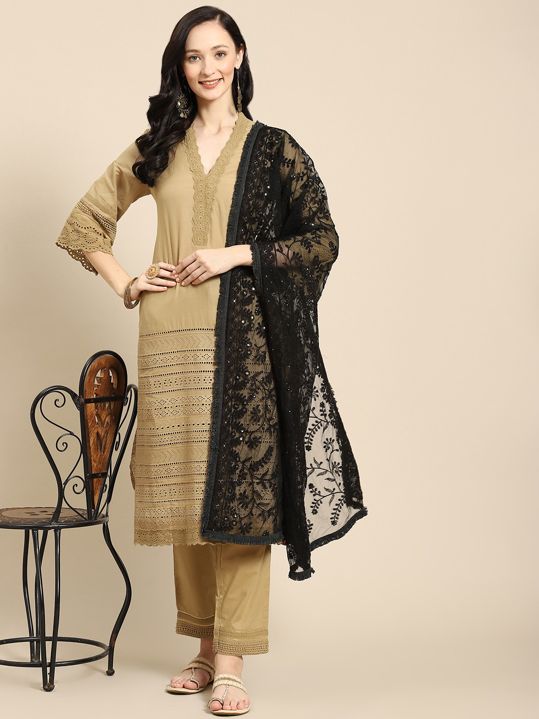 

Saadgi Black & Gold-Toned Embroidered Dupatta with Chikankari