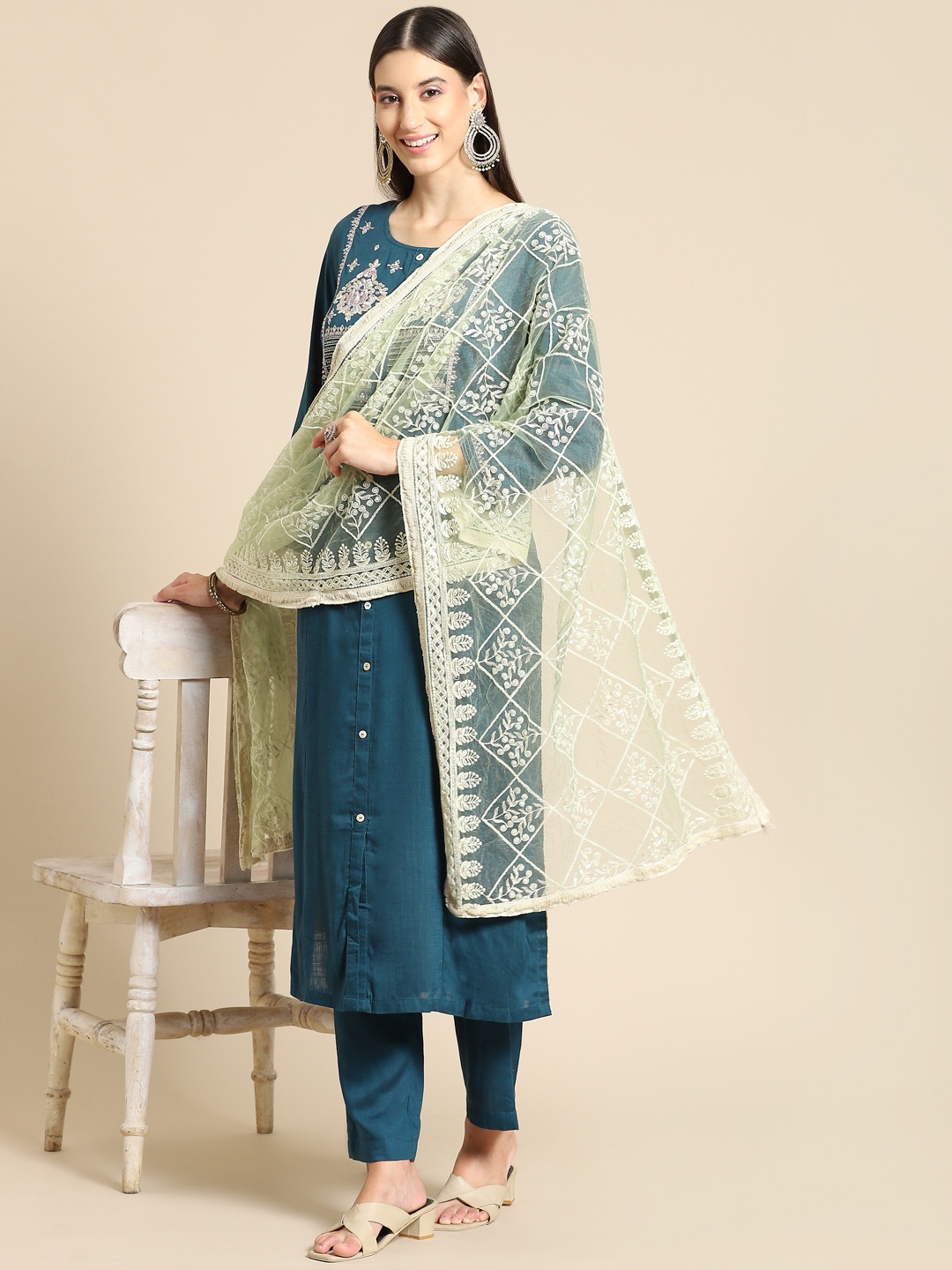 

Saadgi Green & Gold-Toned Ethnic Motifs Embroidered Dupatta with Chikankari