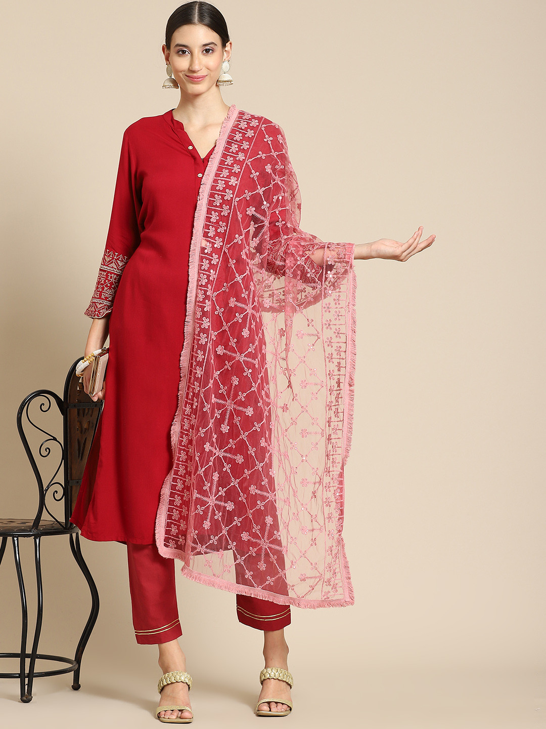 

Saadgi Rose & Gold-Toned Ethnic Motifs Embroidered Dupatta with Chikankari