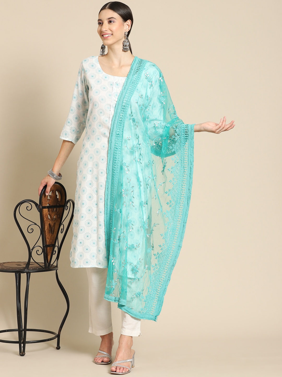 

Saadgi Green & Gold-Toned Embroidered Dupatta with Chikankari