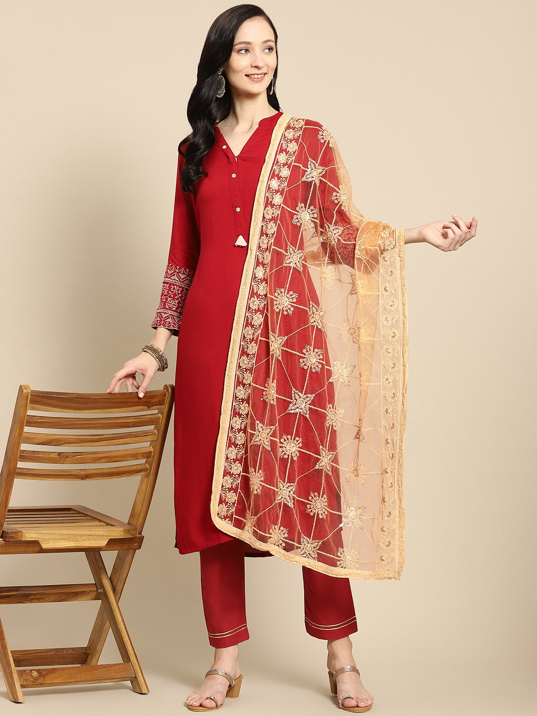 

Saadgi Brown & Gold-Toned Ethnic Motifs Embroidered Dupatta with Chikankari