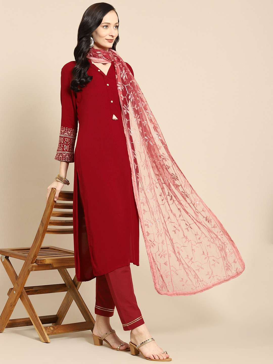 

Saadgi Rose Gold & Gold-Toned Ethnic Motifs Embroidered Dupatta with Chikankari