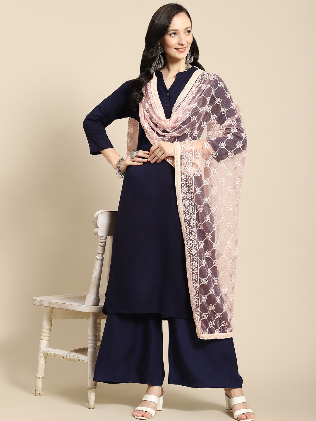 

Saadgi Pink Ethnic Motifs Embroidered Dupatta with Chikankari