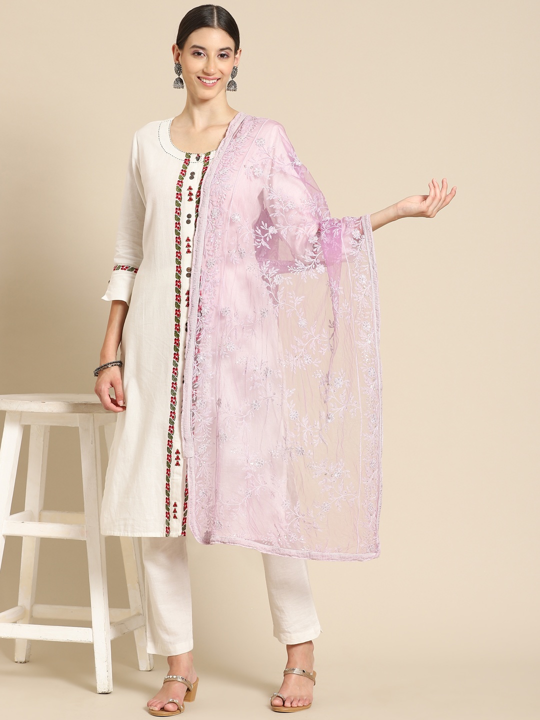 

Saadgi Mauve & Gold-Toned Ethnic Motifs Embroidered Dupatta with Chikankari