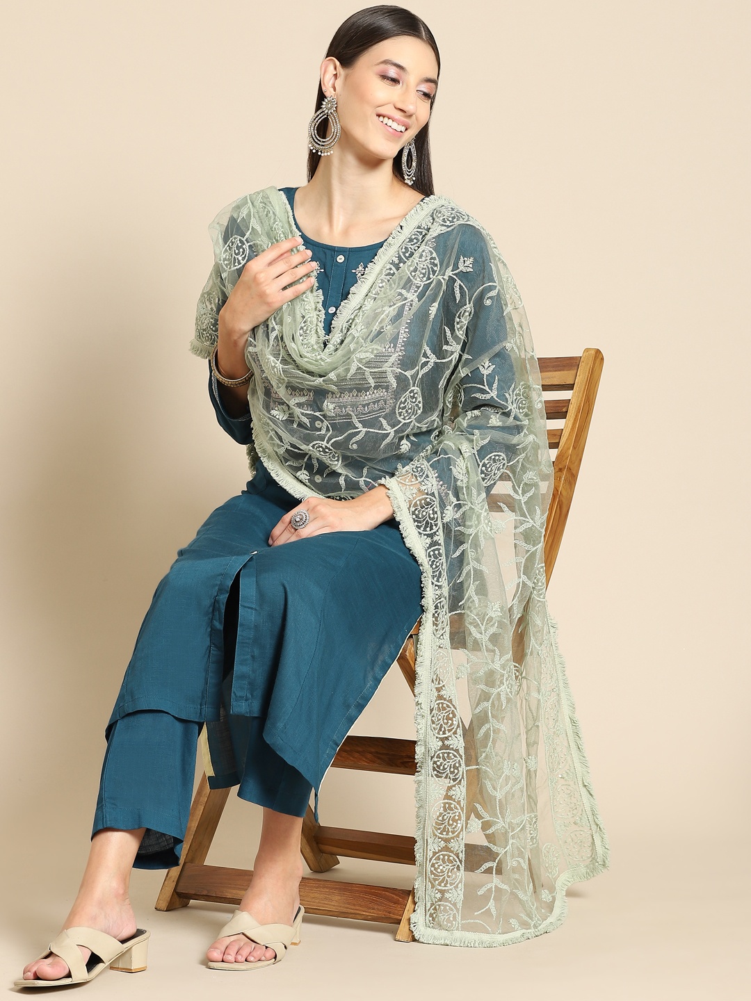 

Saadgi Green & Gold-Toned Ethnic Motifs Embroidered Dupatta with Chikankari