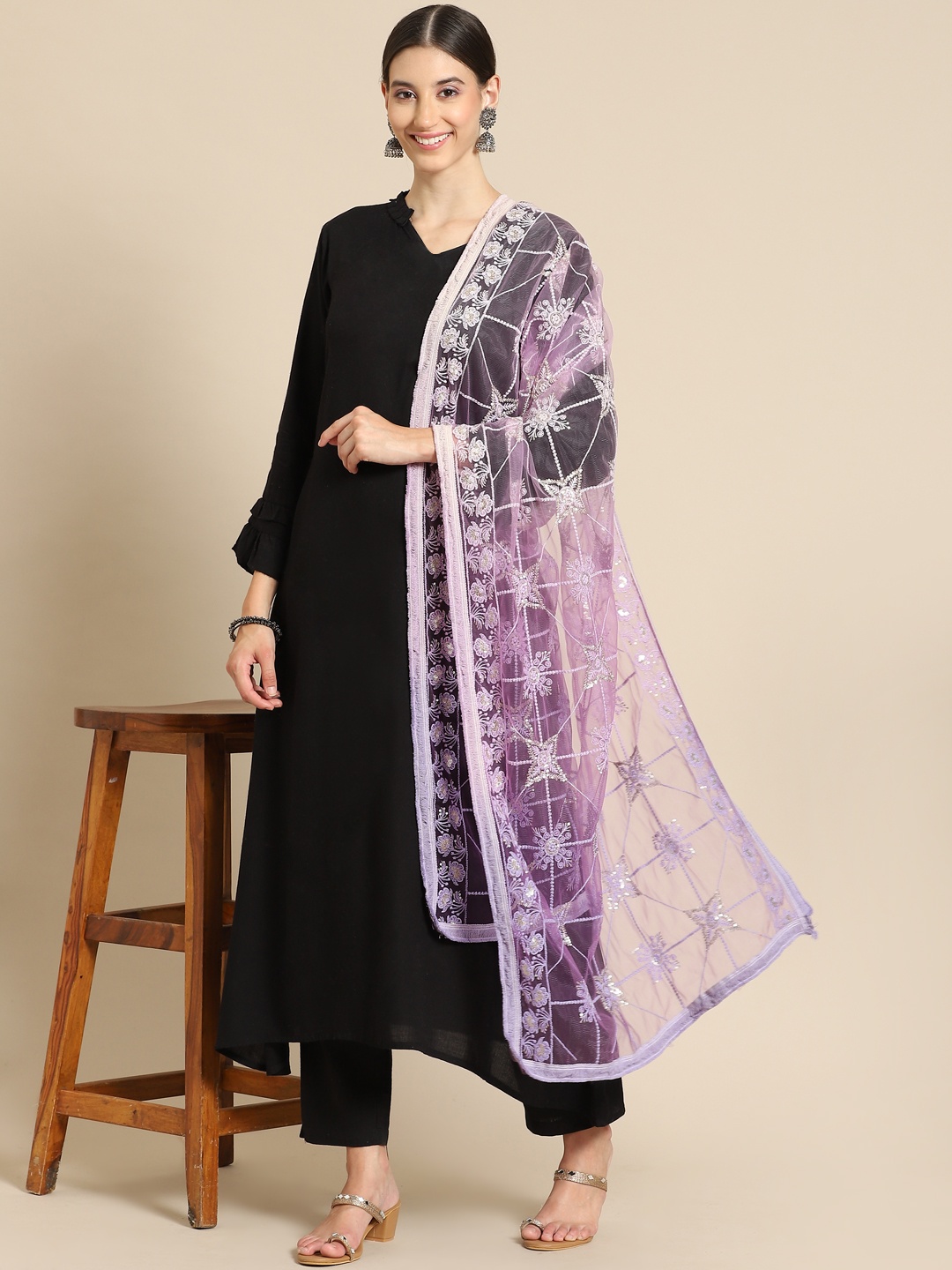 

Saadgi Mauve & Gold-Toned Ethnic Motifs Embroidered Ombre Dupatta with Chikankari