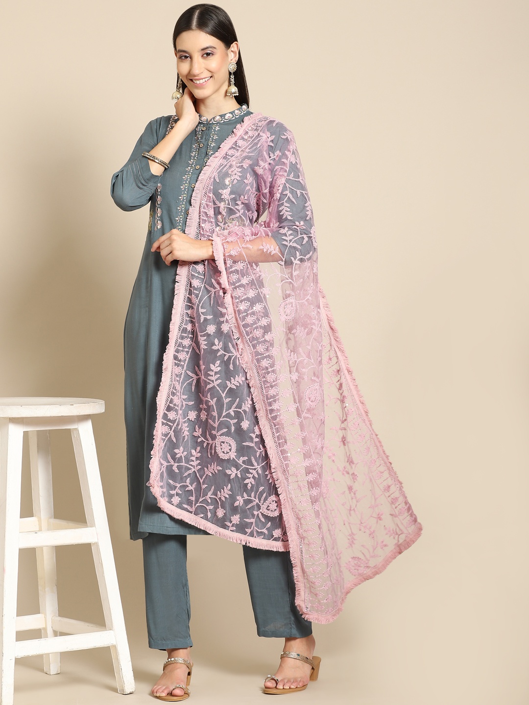 

Saadgi Mauve & Gold-Toned Ethnic Motifs Embroidered Dupatta with Chikankari