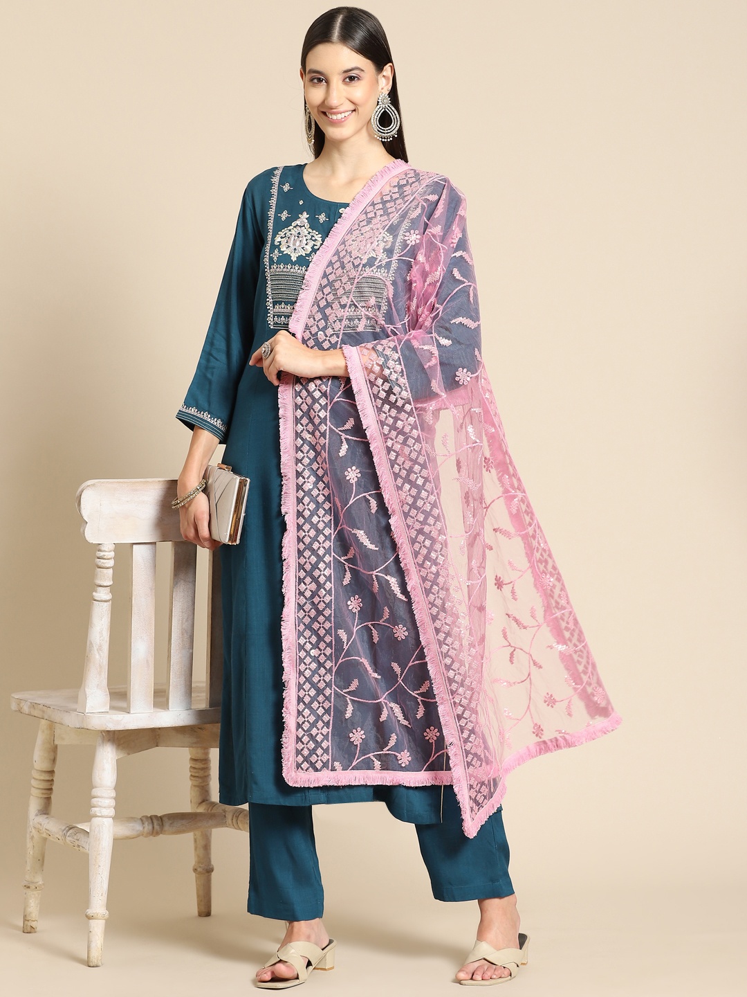 

Saadgi Pink Chikankari Embroidered Dupatta