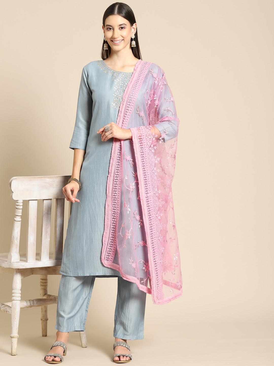 

Saadgi Pink & Gold-Toned Embroidered Dupatta with Chikankari