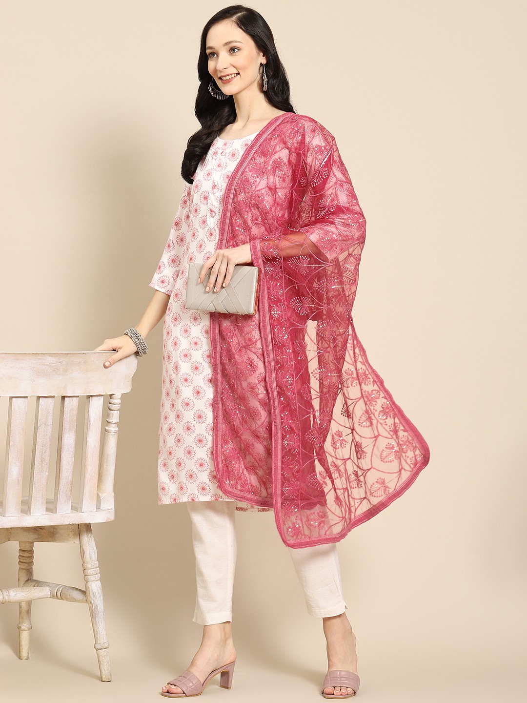 

Saadgi Pink & Gold-Toned Ethnic Motifs Embroidered Dupatta with Chikankari