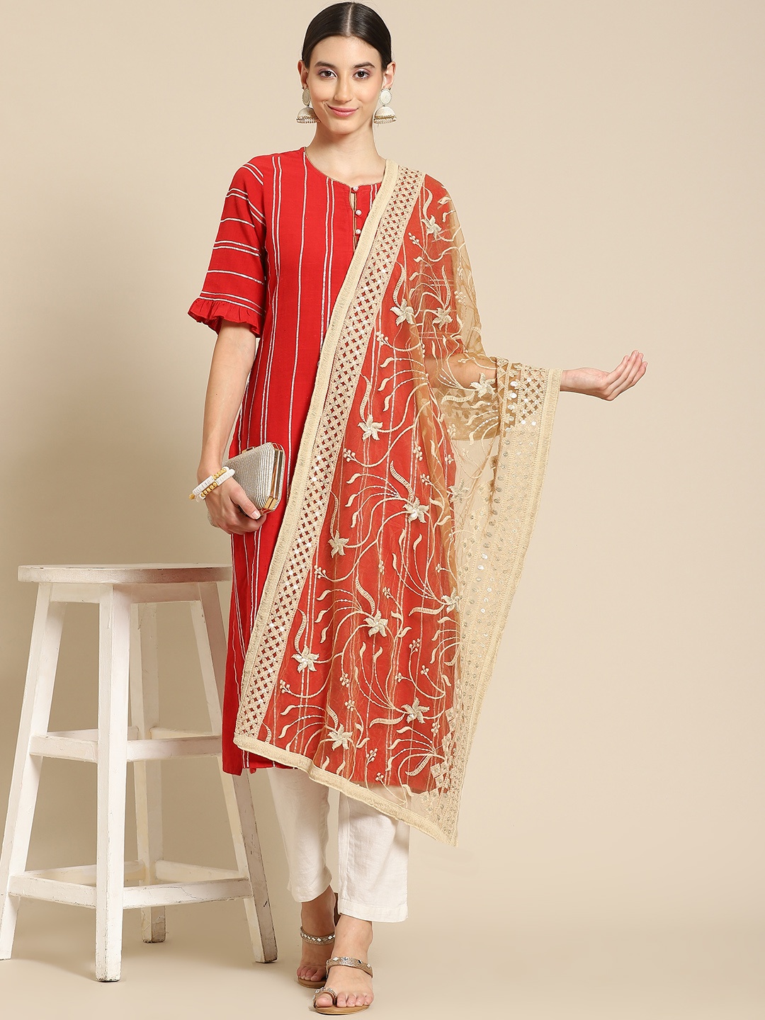 

Saadgi Off White & Gold-Toned Embroidered Dupatta with Chikankari