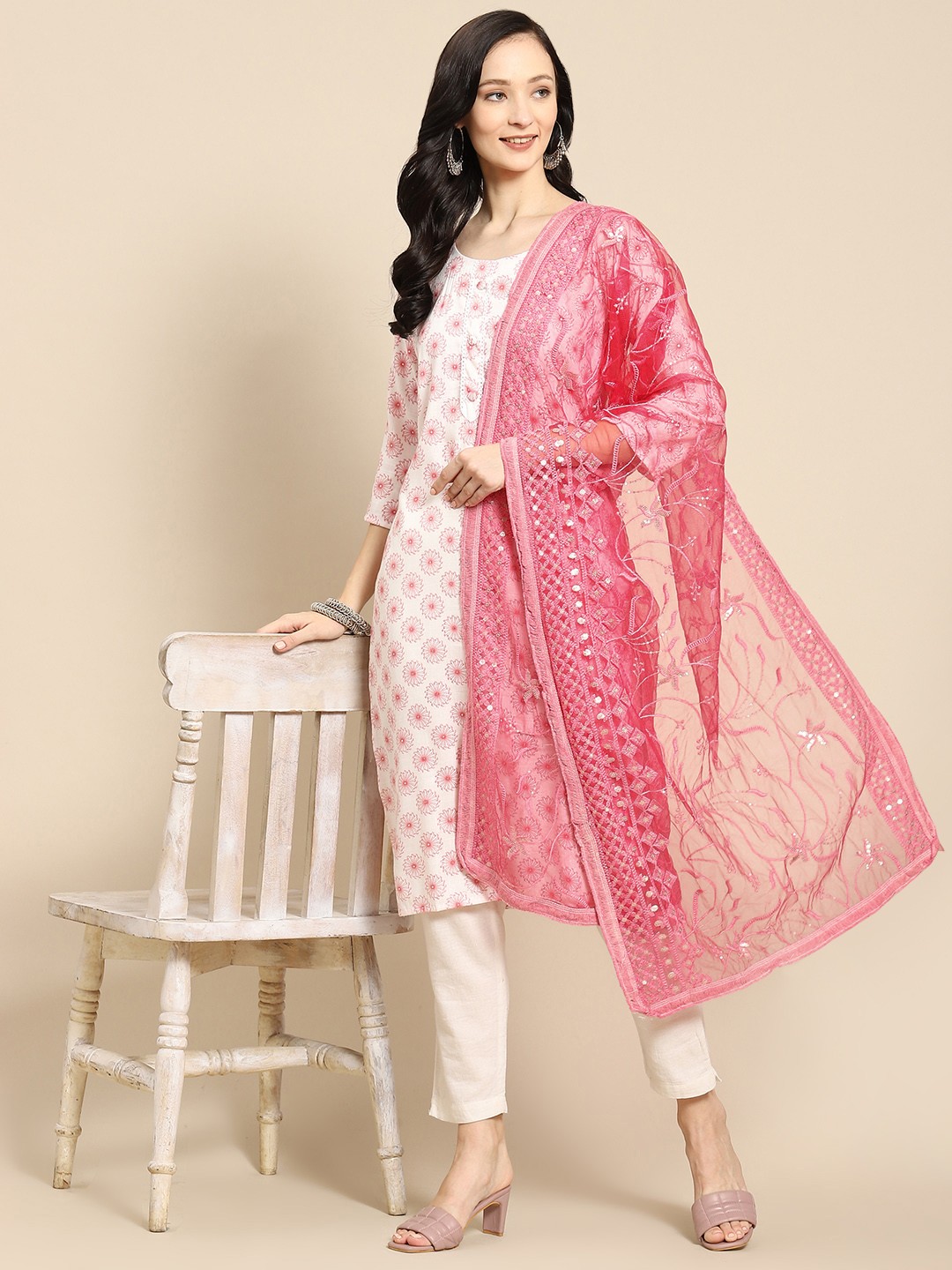

Saadgi Pink Chikankari Embroidered Dupatta