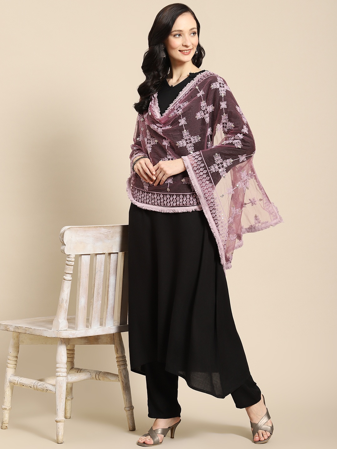 

Saadgi Mauve & Gold-Toned Ethnic Motifs Embroidered Dupatta with Chikankari