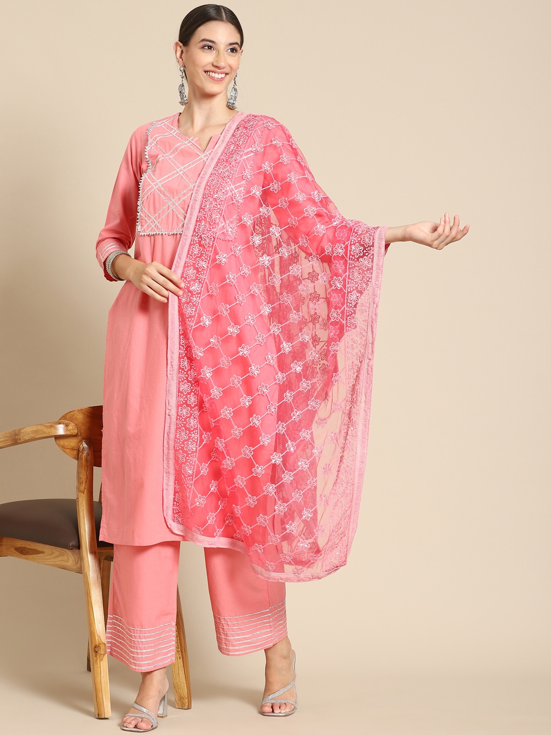 

Saadgi Rose & Gold-Toned Ethnic Motifs Embroidered Dupatta with Chikankari