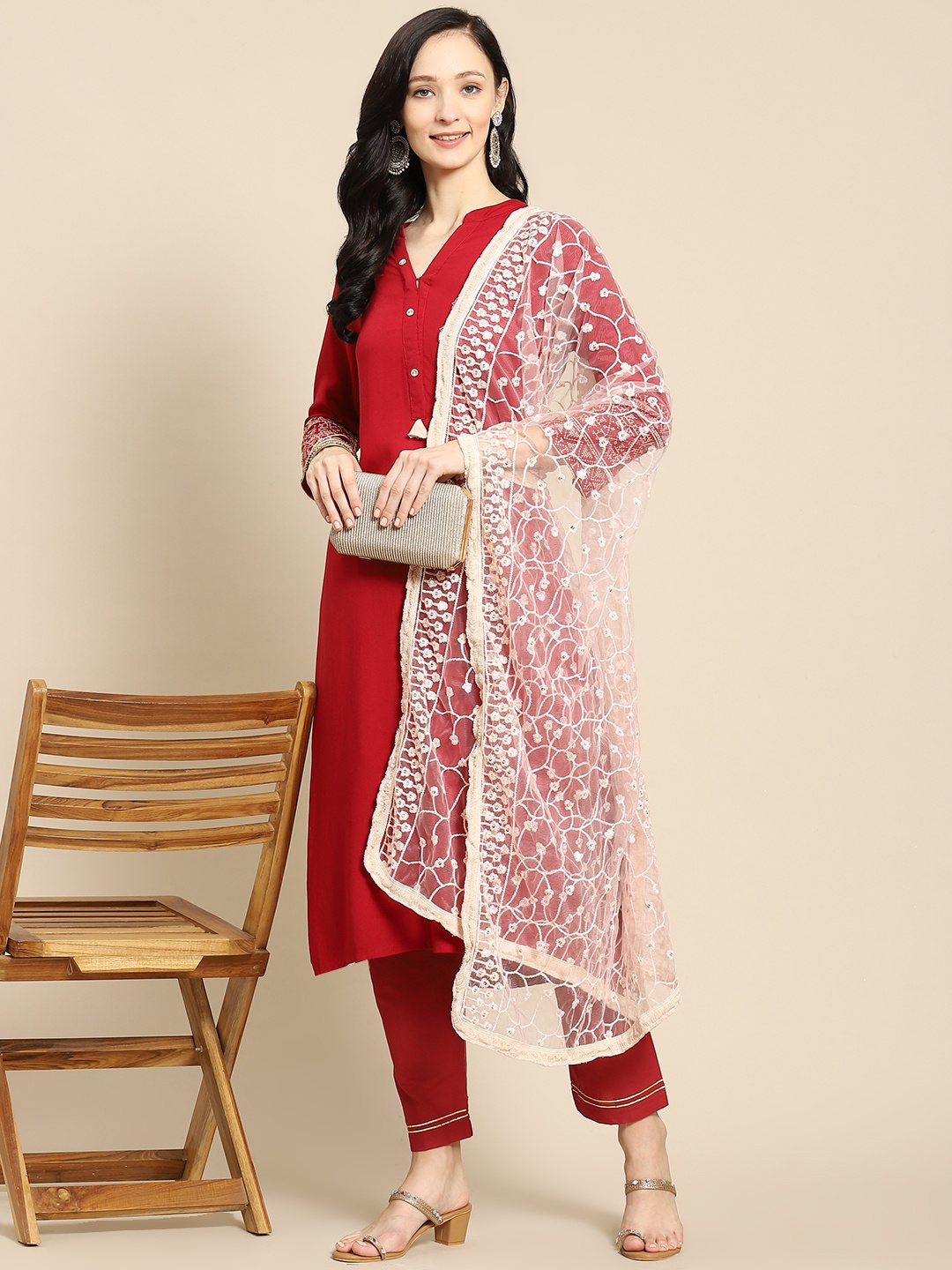 

Saadgi Pink & Gold-Toned Ethnic Motifs Embroidered Dupatta with Chikankari