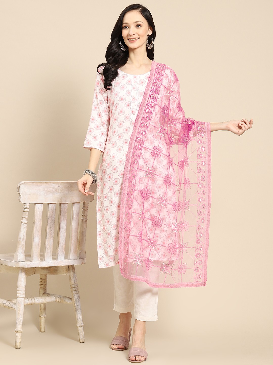 

Saadgi Pink & Gold-Toned Ethnic Motifs Embroidered Dupatta with Chikankari