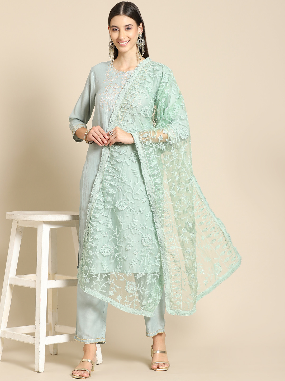 

Saadgi Green & Gold-Toned Ethnic Motifs Embroidered Dupatta with Chikankari