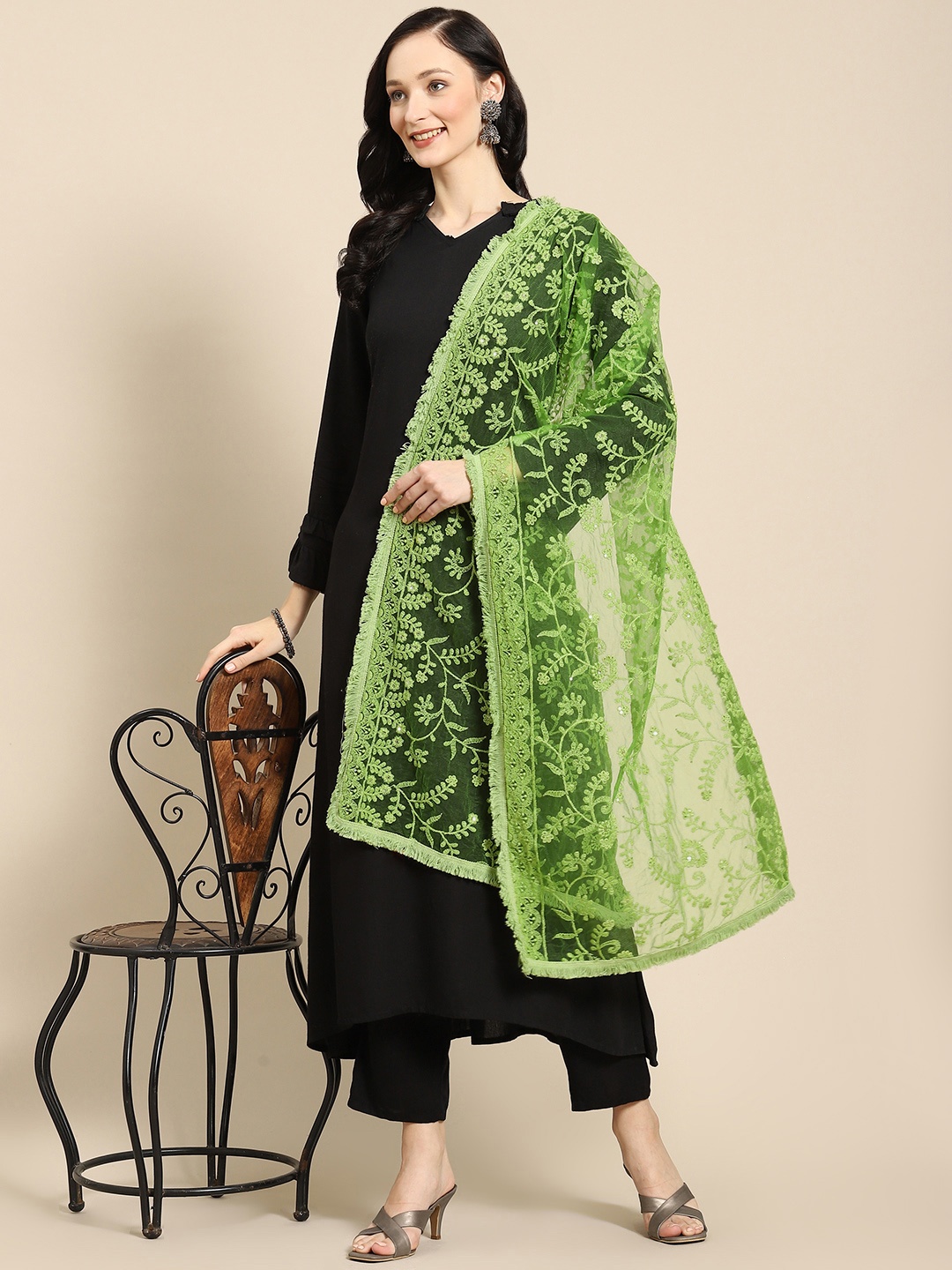 

Saadgi Green & Gold-Toned Embroidered Dupatta with Chikankari