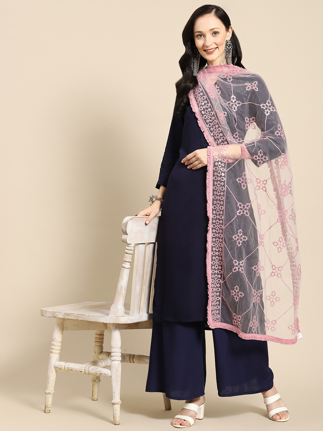 

Saadgi Pink Ethnic Motifs Embroidered Dupatta with Chikankari