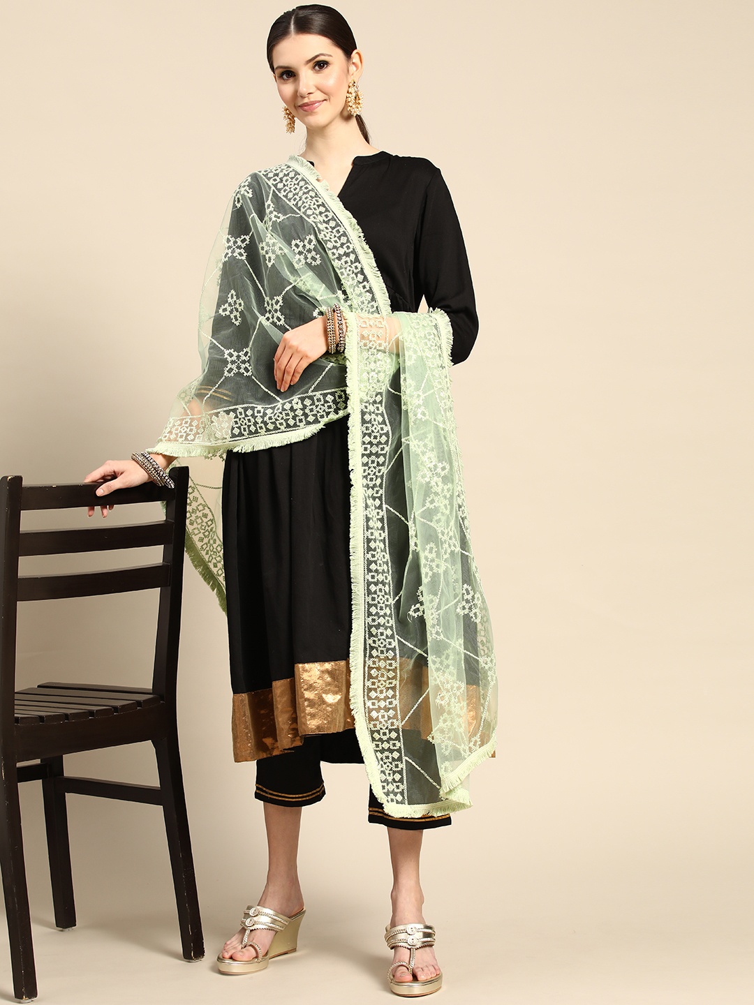 

Saadgi Olive Green & Golden Ethnic Motifs Chikankari Embroidered Dupatta