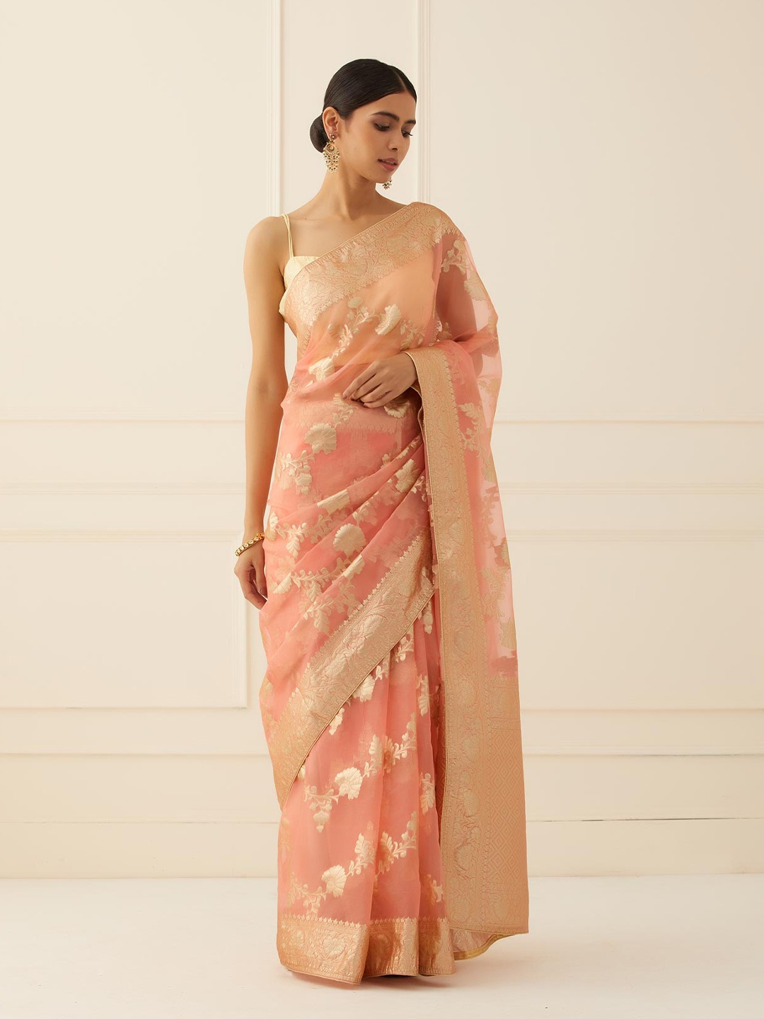 

Geroo Jaipur Peach-Coloured Floral Zari Organza Heavy Work Saree