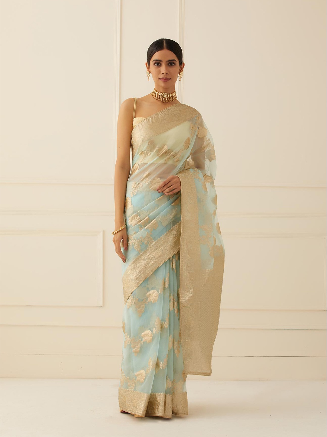 

Geroo Jaipur Blue & Gold-Toned Floral Zari Organza Heavy Work Saree