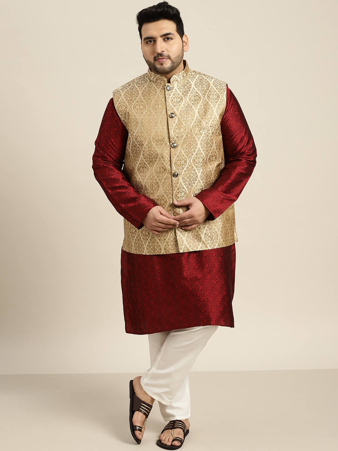 

SOJANYA PLUS Men Maroon Kurta with Churidar with Nehru Jacket