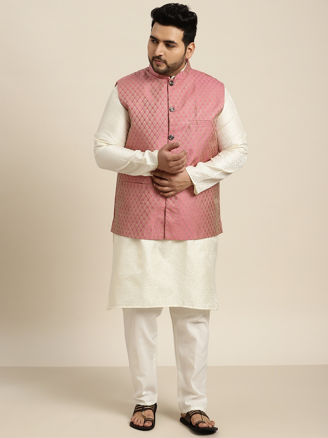 

SOJANYA PLUS Men Cream-Coloured & Pink Kurta with Churidar with Nehru Jacket