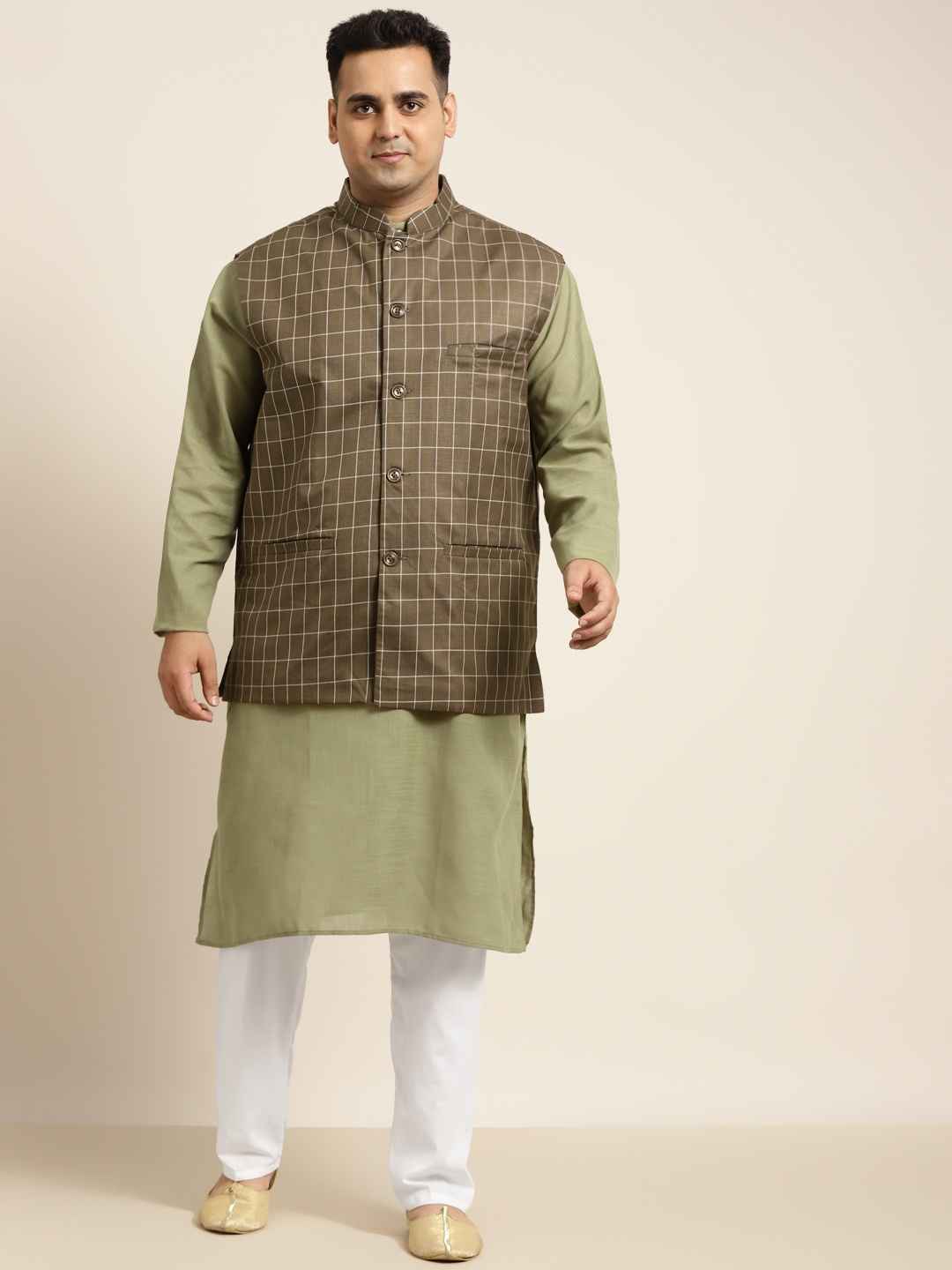 

SOJANYA PLUS Men Plus Size Green Solid Kurta & Churidar Comes With a Nehru Jacket