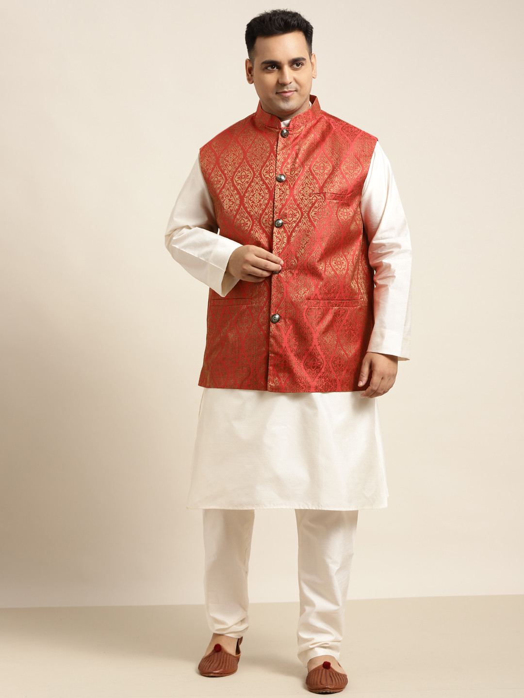 

SOJANYA PLUS Men Plus Size Off White Solid Kurta & Churidar Comes With a Nehru Jacket