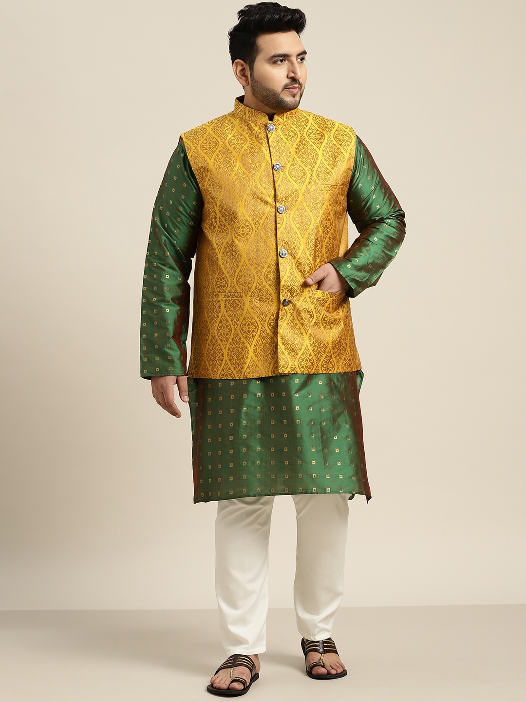 

SOJANYA PLUS Men Plus Size Green Woven Design Kurta with Pyjamas & Nehru Jacket