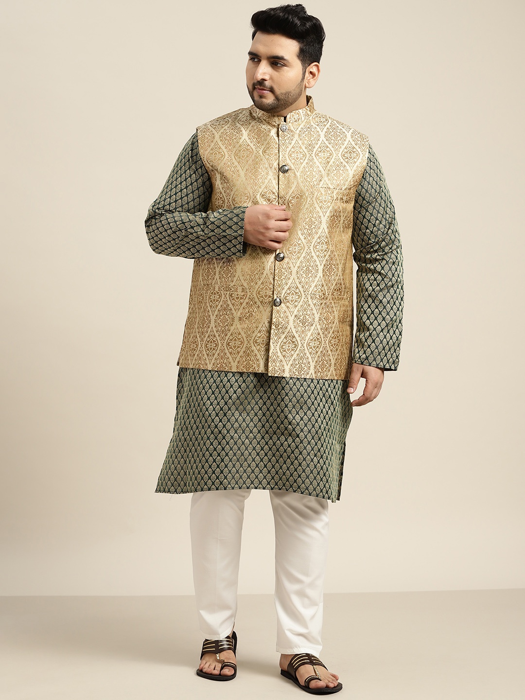 

SOJANYA PLUS Men Plus Size Green Woven Design Ethnic Motifs Kurta Pyjamas & Nehru Jacket