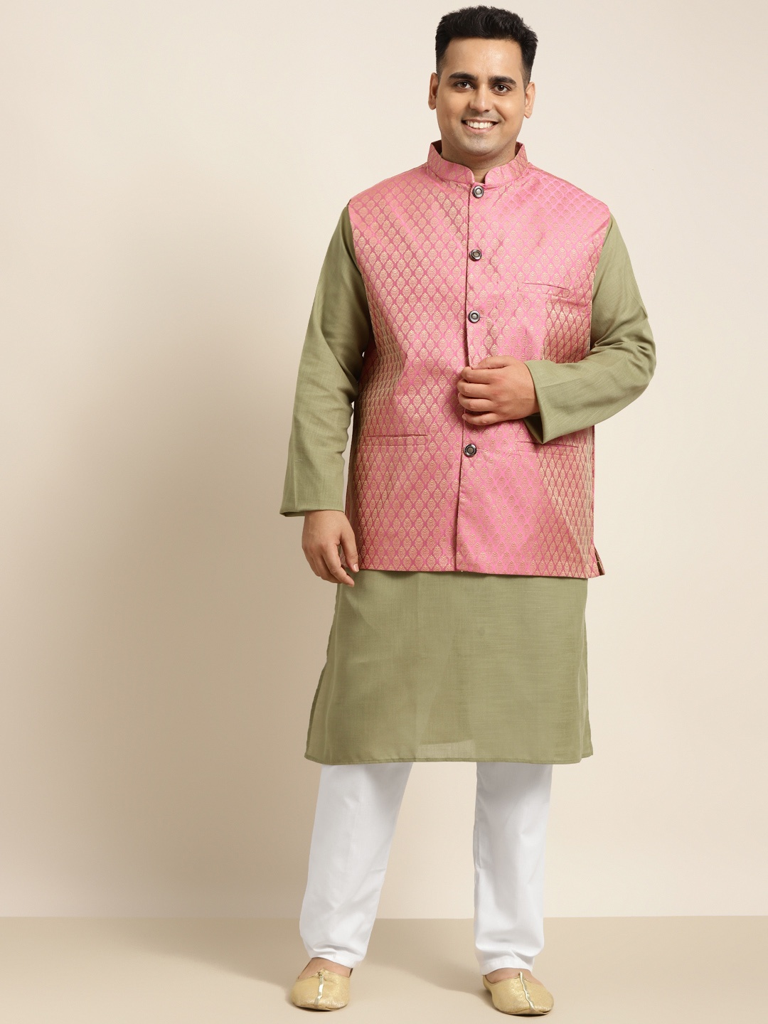 

SOJANYA PLUS Men Plus Size Green Solid Kurta & Churidar Comes With a Nehru Jacket