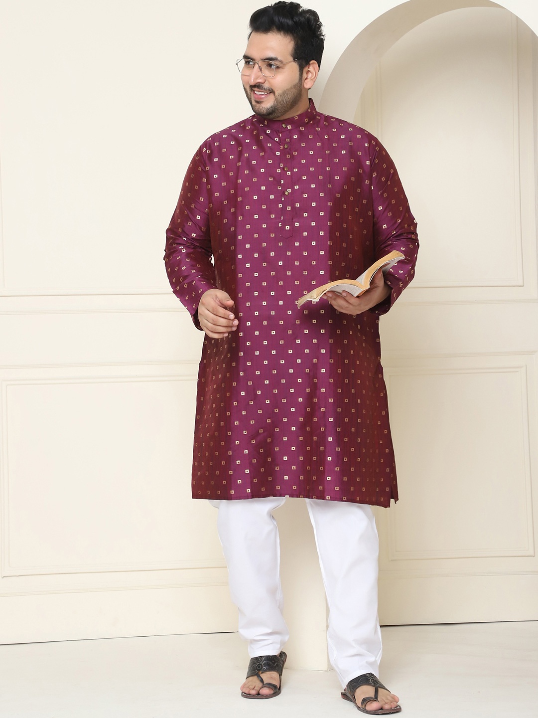 

SOJANYA PLUS Men Burgundy Printed Kurta with Churidar