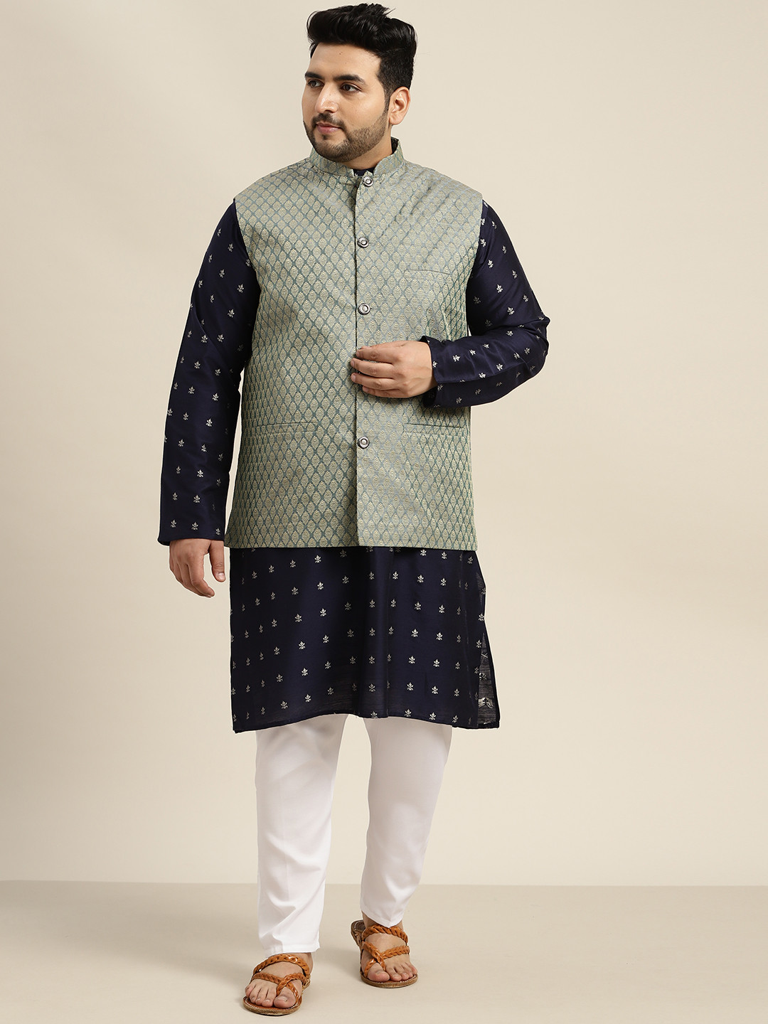 

SOJANYA PLUS Men Navy Blue Kurta with Churidar